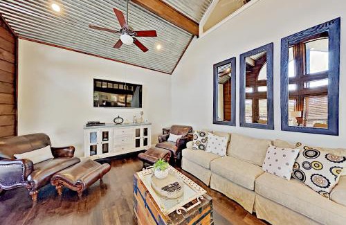 Burnet Casa | Opulent Waterfront 118B