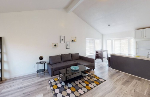 Orange Casa | Opuluxe Disneyland Getaway with 2 Kitchens