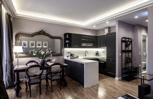 Old Town Apartamento | Opus 5 Luxury Apartment in Liston Corfu