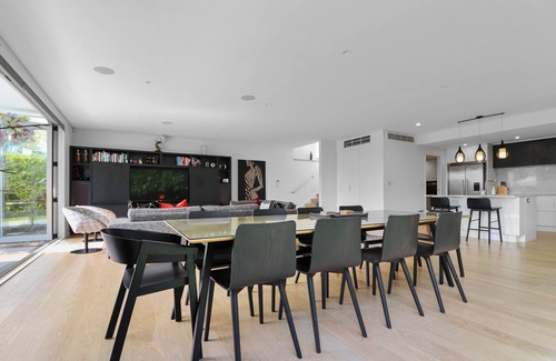 Orakei Casa | Orakei Oasis l Quality 3 Bed House inc. Views