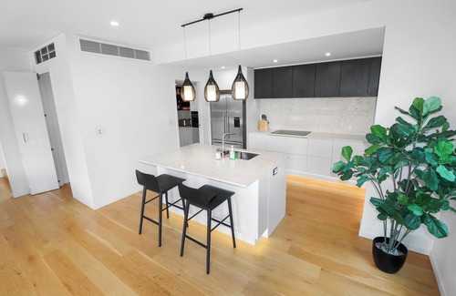 Orakei Casa | Orakei Oasis l Quality 3 Bed House inc. Views