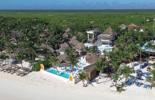 Zona Hotelera Casa | Orange Beach House 10bdr in Tulum Hotel Zone, Wake up every morning on the beach