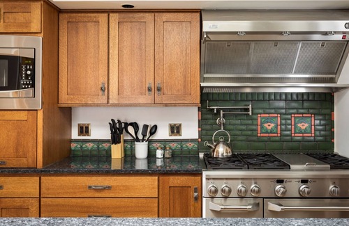 Cadillac Casa | Orange Cadillac - Stunning 6 BR/3 BA 11 Beds Home