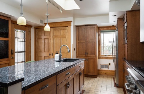 Cadillac Casa | Orange Cadillac - Stunning 6 BR/3 BA 11 Beds Home