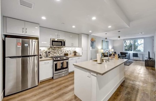 Irvine Business Complex Apartamento | Orange County, Gated 1BR w/ Full Kitchen & In unit Laundry