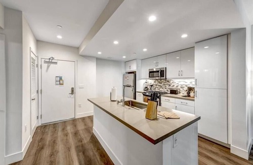 Irvine Business Complex Apartamento | Orange County, Gated 1BR w/ Full Kitchen & In unit Laundry
