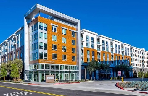 Irvine Business Complex Apartamento | Orange County, Gated 1BR w/ Full Kitchen & In unit Laundry