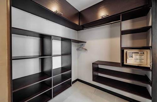 Patio Bonito Apartamento | Orange Suites 505
