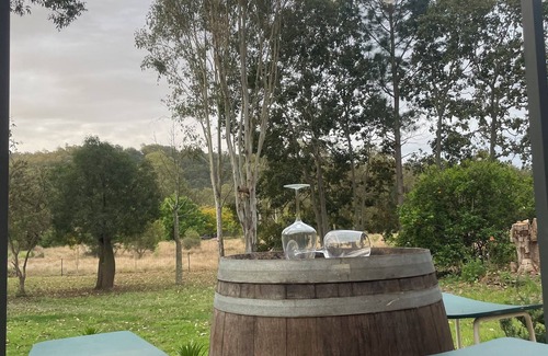 Esk Cabaña | Orange Tree Cottage. Adorable 2-bedroom cottage in Esk for a peaceful getaway