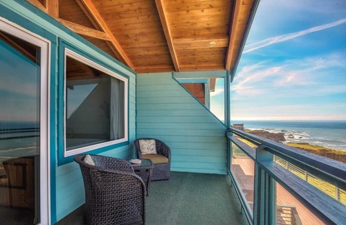 Shelter Cove Hotel | Orca Whale Oceanview Spa and Sauna Penthouse Suite