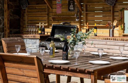 Bont Newydd Casa | Orchard Cottage and Hot Tubs - 15mins To Snowdon