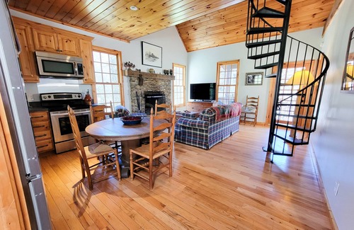 Lansing Cabaña | Orchard Cottage @ Old Orchard Creek Farm - Senderismo, Vistas, Para toda la familia