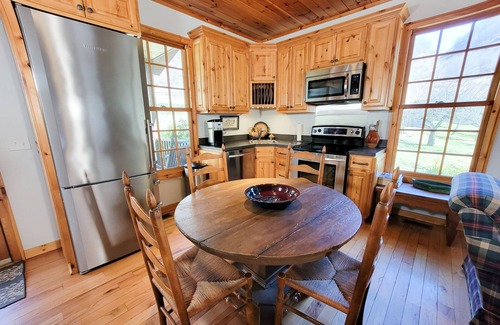 Lansing Cabaña | Orchard Cottage @ Old Orchard Creek Farm - Senderismo, Vistas, Para toda la familia