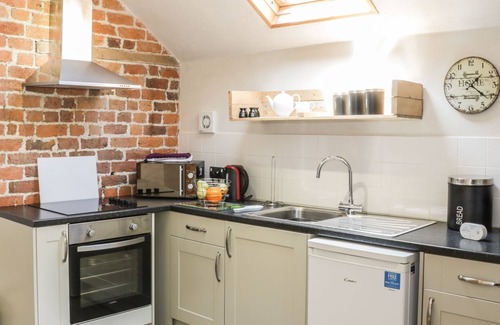 Newtown Cabaña | ORCHARD COTTAGE, pet friendly, character holiday cottage in Kerry