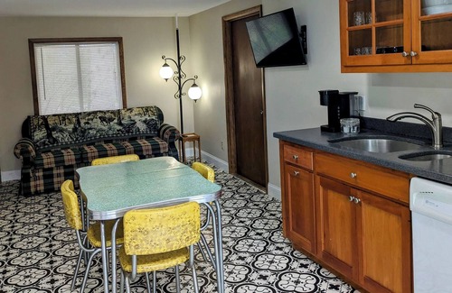 West Branch Cabaña | Orchard Cottage - with Fire Pit and Laundry in West Branch