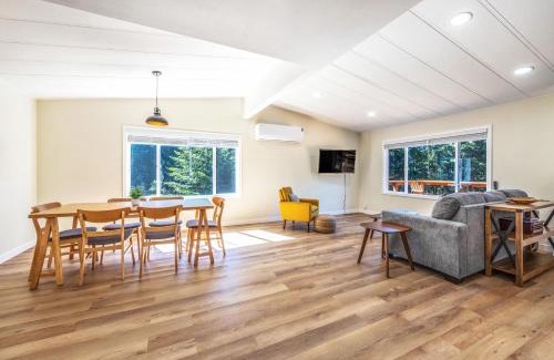 Lyle Casa | Orchard Haven Guest House