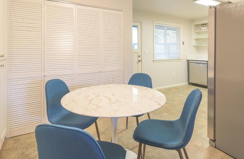 Orchard District Casa | Orchard Park Getaway!