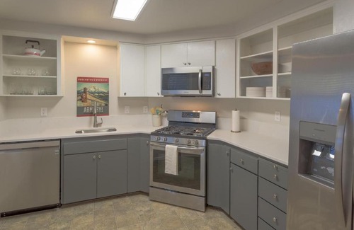 Orchard District Casa | Orchard Park Getaway!