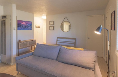 Orchard District Casa | Orchard Park Getaway!