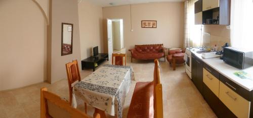 Tata Apartamento | Orchidea Apartman Tata
