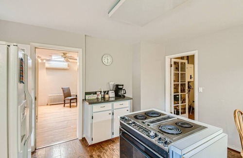 North Gresham Casa | Alojamiento Oregon Jade: Dos habitaciones en un suburbio de Portland con cuna cerca de PDX