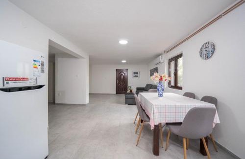 Risan Apartamento | Organic Garden Apartment