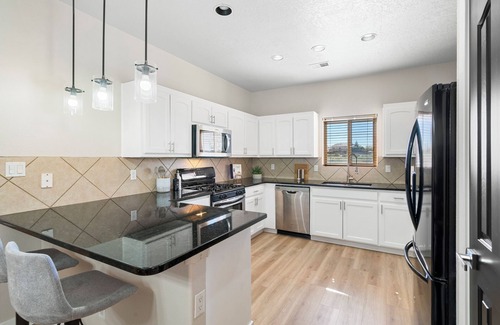 Ventana Ranch Casa | Organic Modern Home in NW ABQ/RR 4bd 2.5 ba- 7 min from INTEL