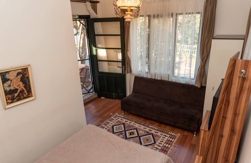 Adalar Casa | Orhan Kutbay'in Evi Turyolu Cafe Pansiyon