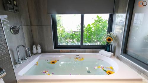 Hoai Duc Hotel | Oriana Hotel & Apartment