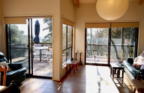 Guerilla Bay Casa | Original art filled home in Guerilla Bay