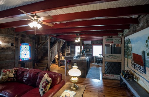 Lawrenceburg Cabina | Original Circa 1818 Oak Lodge