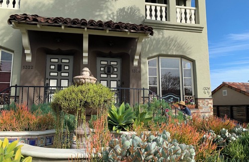 Mid-Wilshire Casa | Original, classic Spanish two-story Hollywood townhouse in Los Angeles.