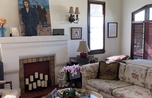 Mid-Wilshire Casa | Original, classic Spanish two-story Hollywood townhouse in Los Angeles.