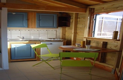 Sussargues Casa | ORIGINAL PAILLOTE, EXOTIC GITE UNUSUAL AND INTIMATE SHARED POOL AQUABIKES