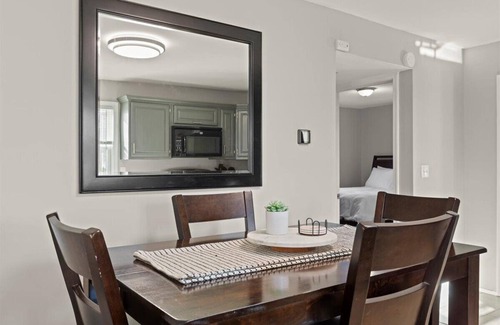 Lake Orion Casa | Orion Home Conveniently Located Near Great Lakes Crossing Mall and I-75 Freeway