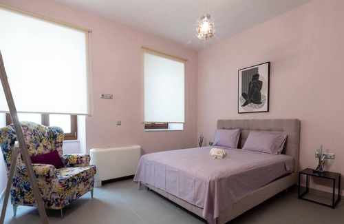 Gythio Apartamento | Orion Maison: Luxury 3-bedroom maisonette in the center of town