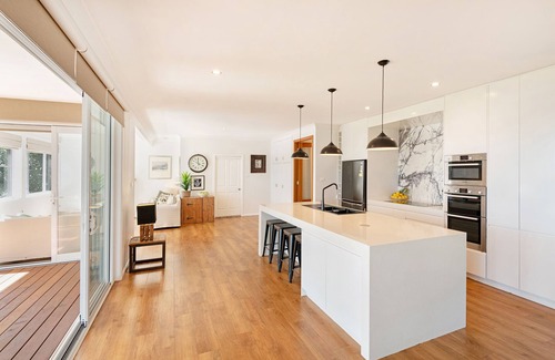 Vincentia Casa | Orions Ultimate Oasis: Absolute Beachfront Retreat