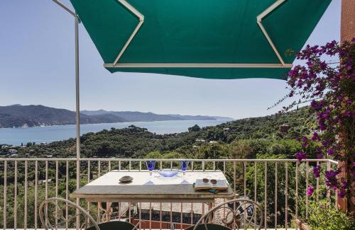 Santa Margherita Ligure Apartamento | Orizzonte Blu with Terrace by Wonderful Italy
