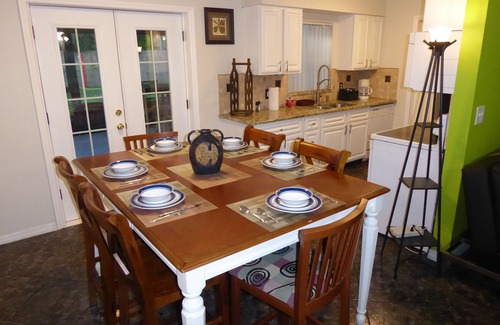 Altamonte Springs Casa | Área de Orlando 4BR / 2BA Hogar con jacuzzi y nueva piscina comunitaria Disney Universal Daytona