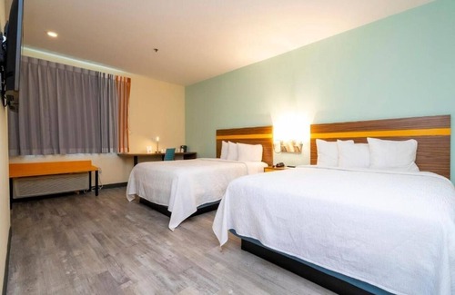 Florida Central Atlantic Coast Hotel | Orlando Getaway: Affordable Unit w/ Outdoor Pool and Shuttle to Parks!