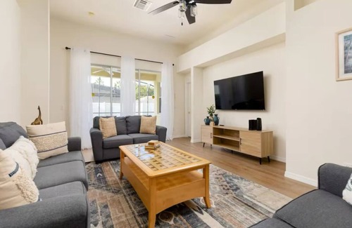 Calabay Parc Casa | Orlando Oasis! Private Pool, Near Disney and Universal Studios! 4BR, 3BA