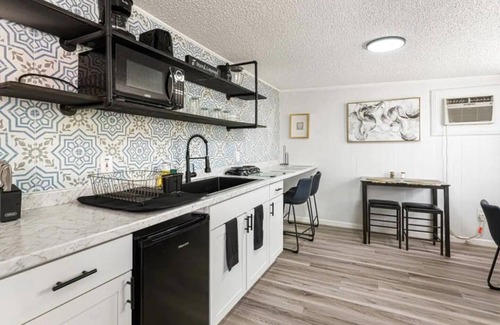 Pine Hills Casa | 1BR Comfort Stay Pet-Friendly & Wi-Fi Ready