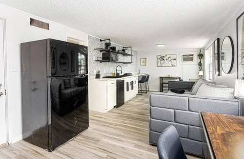 Pine Hills Casa | 1BR Comfort Stay Pet-Friendly & Wi-Fi Ready