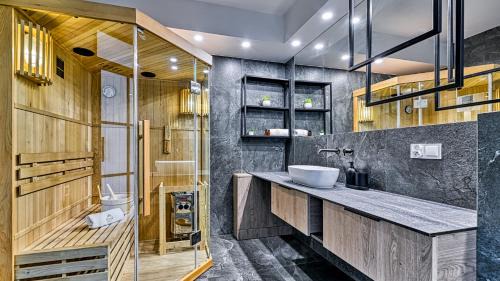 Bierutowice Apartamento | Orlik VIP Residence - Apartament dwupoziomowy Śnieżka Skyline z prywatną sauną