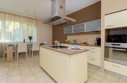 Orlowo Apartamento | Orlowo Park - Spacious Apartment with Winter Garden by Noclegi Renters