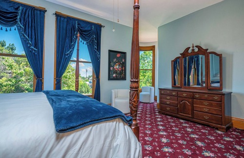 Pueblo Casa | Orman Mansion - Pueblo's Most Luxurious Stay