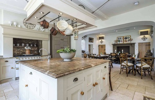 Great Yarmouth Casa | Ormesby Manor - 8 Beds - Sleeps 16 - Hot Tub