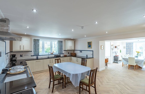 Castle Douglas Cabaña | Ornockenoch House - a house that sleeps 14 guests in 7 bedrooms