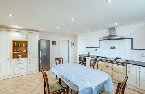 Castle Douglas Cabaña | Ornockenoch House - a house that sleeps 14 guests in 7 bedrooms