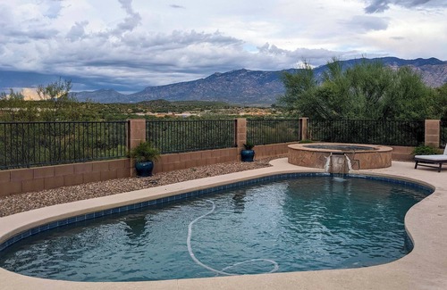 Catalina Shadows Estates Cabaña | Oro Valley Home w/ Hot Tub & Mountain Views!